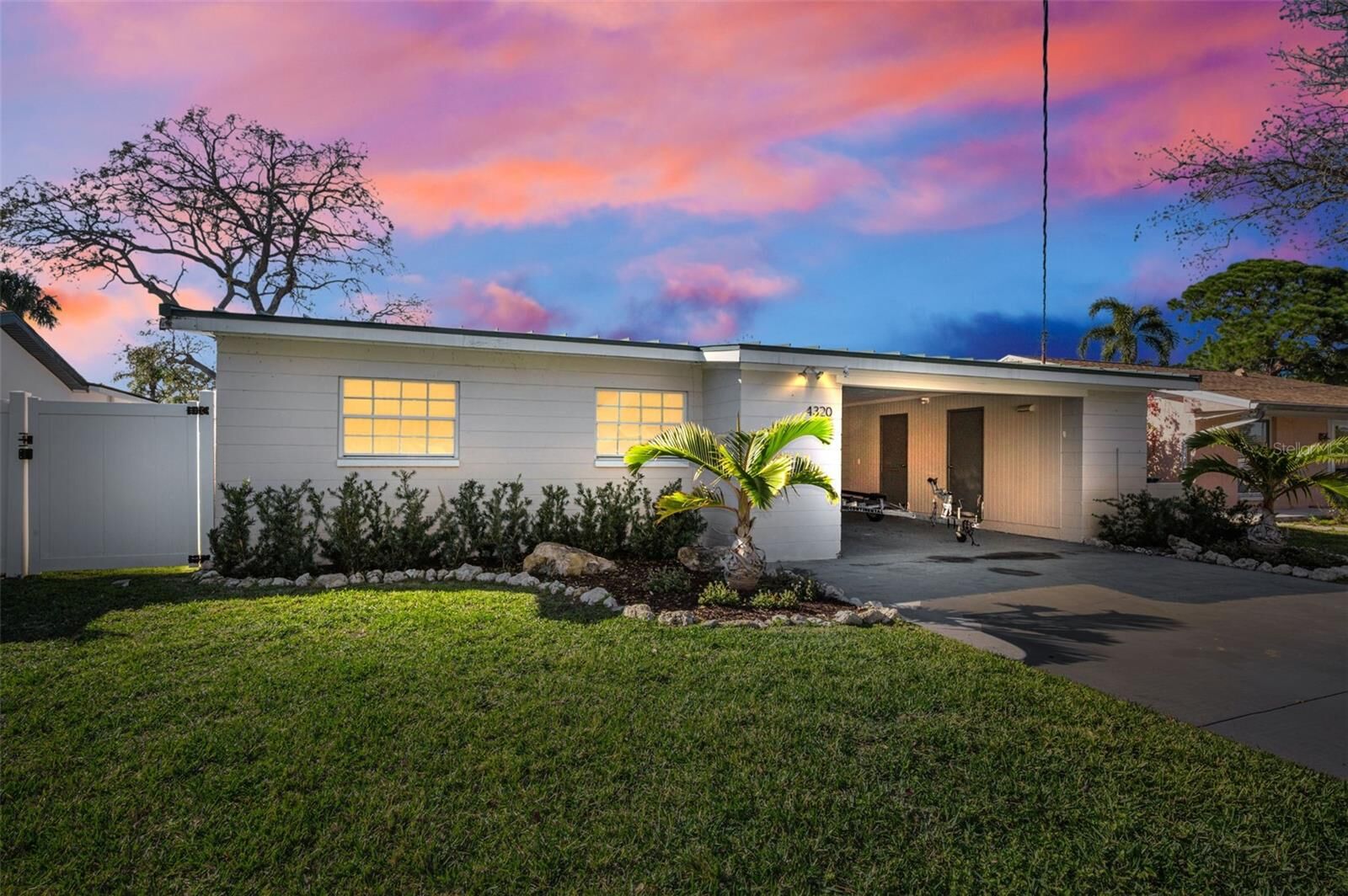 Property Photo:  4320 Huntington Street NE  FL 33703 