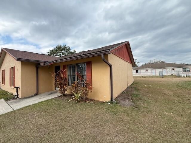 Property Photo:  721 Lucaya Drive  FL 34758 