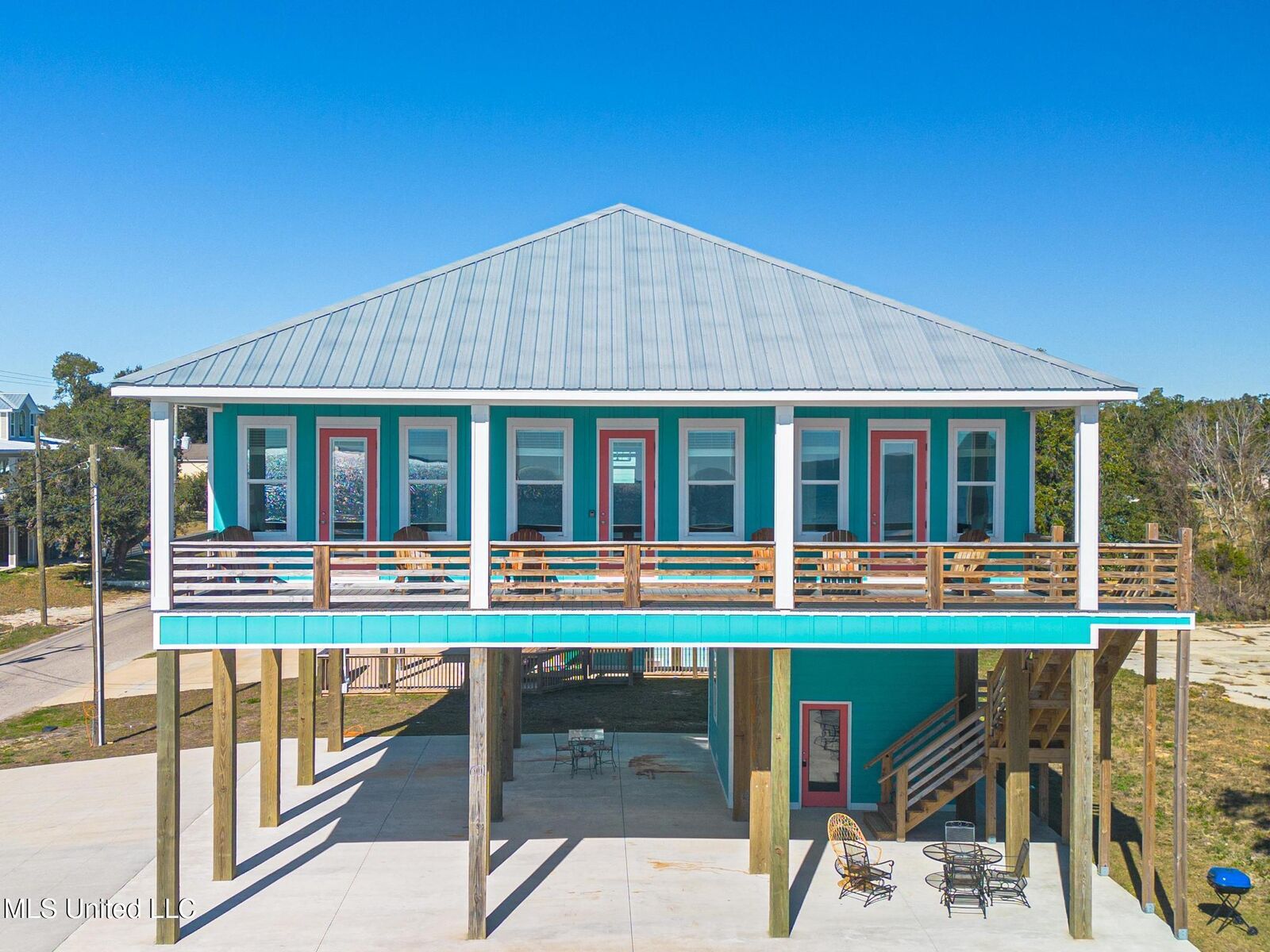 Property Photo:  601 E Beach Boulevard  MS 39560 