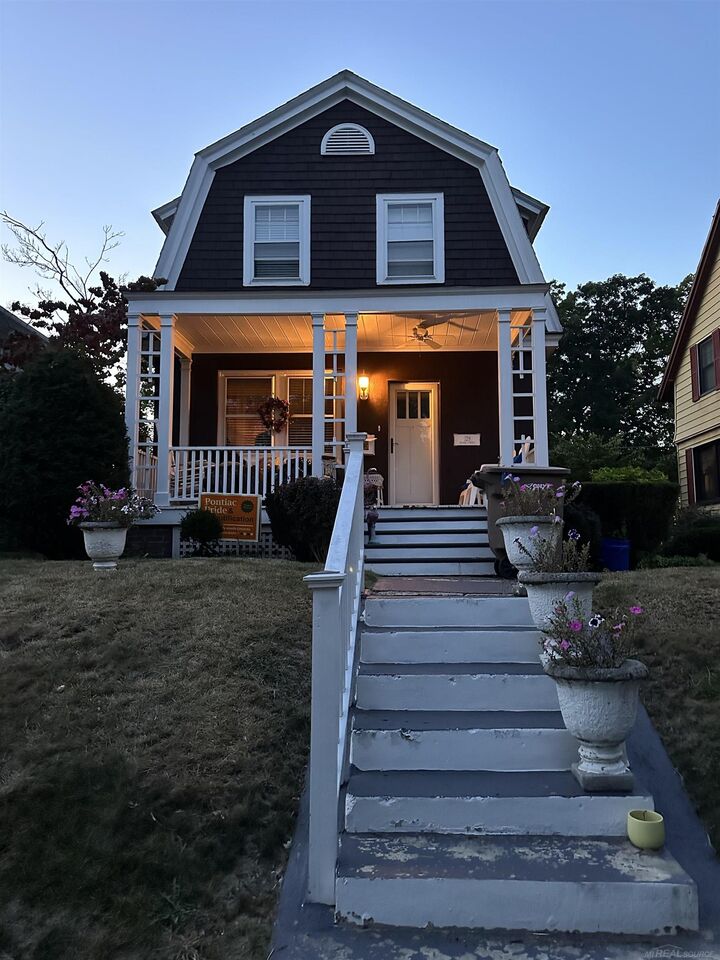 Property Photo:  129 Oliver Streets  MI 48342 