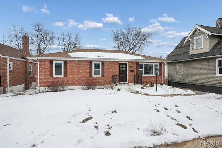 Property Photo: 7048 Arcadia Avenue MO 63130