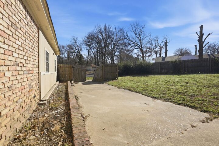 Property Photo:  3195 Beauchamp Dr  TN 38118 