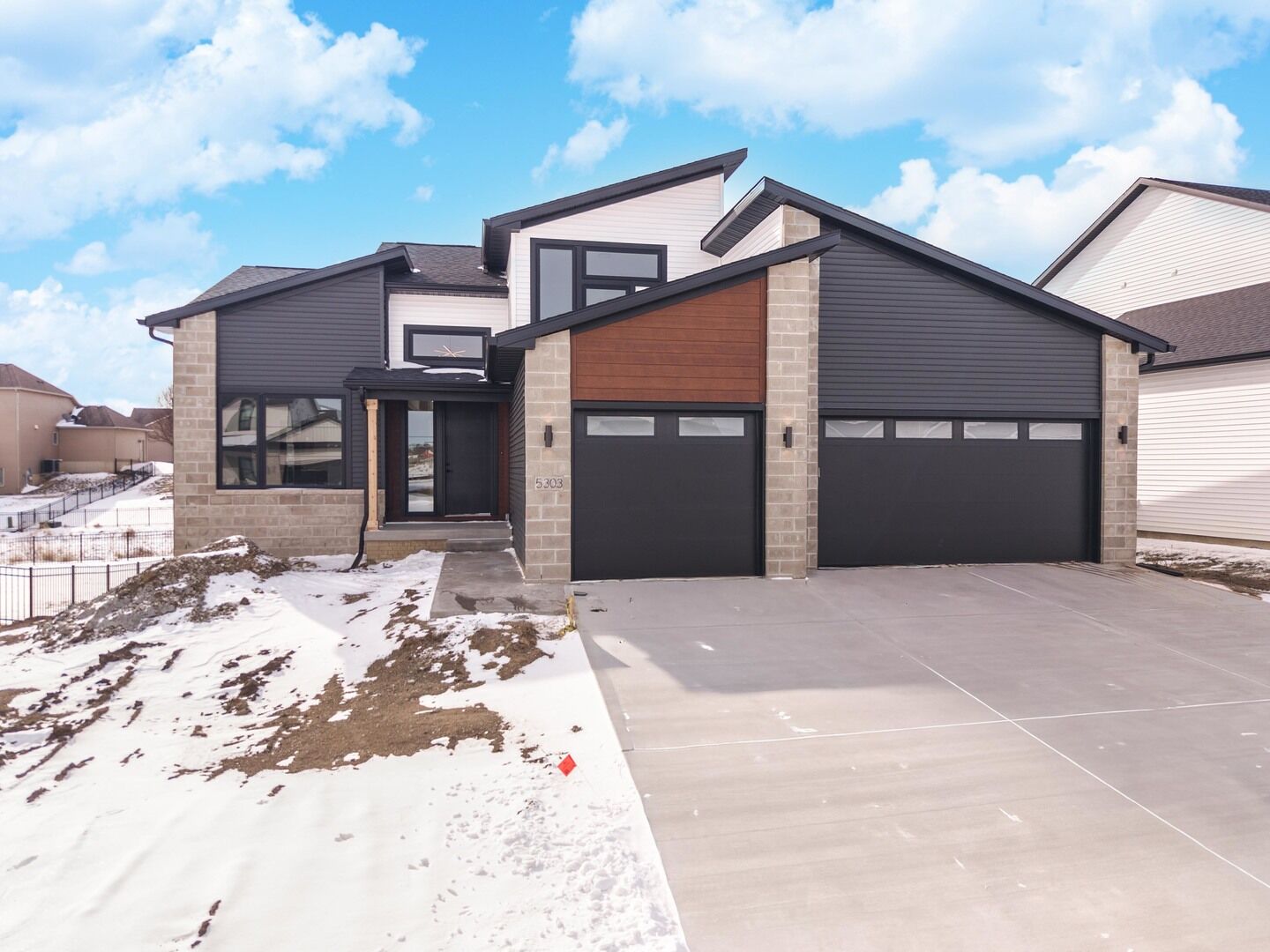 Property Photo:  5303 Finlen Lane  IL 61705 