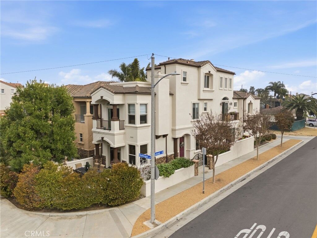 Property Photo:  1202 Huntington Street  CA 92648 