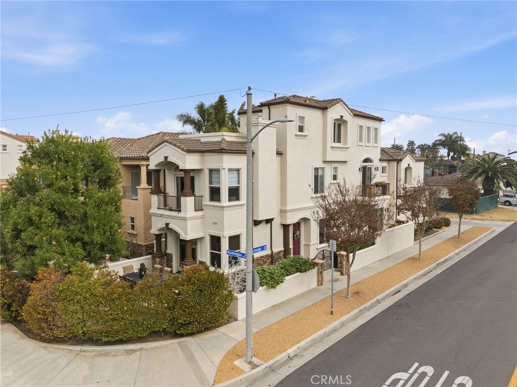 Property Photo:  1202 Huntington Street  CA 92648 