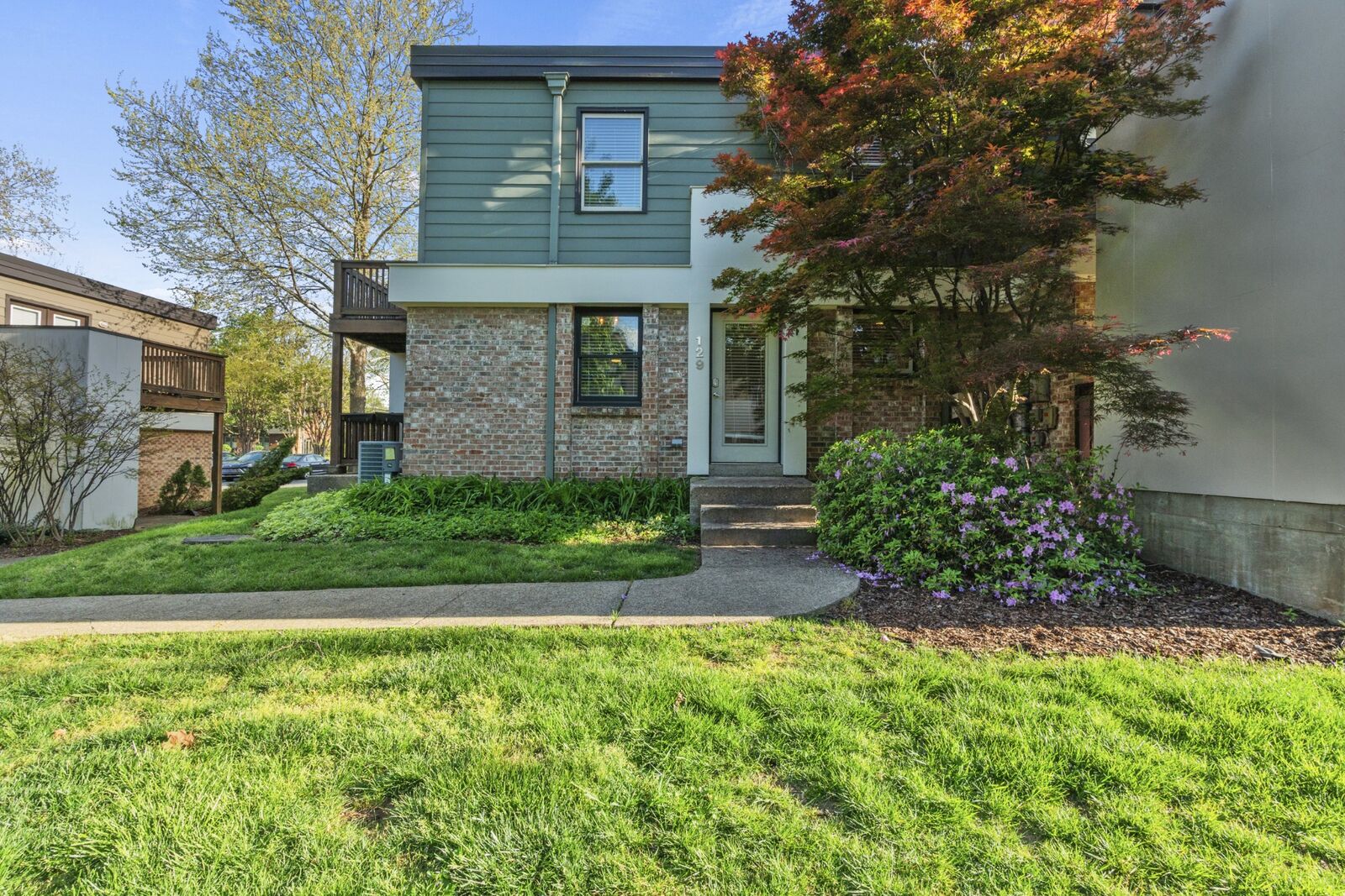 Property Photo: 940 Gale Ln 129 TN 37204