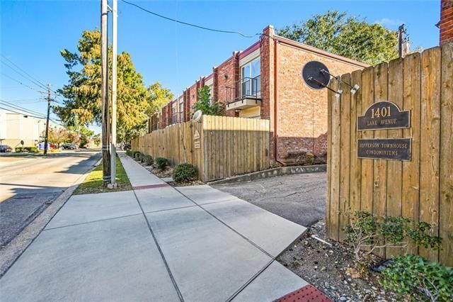 Property Photo:  1401 Lake Avenue C6  LA 70005 
