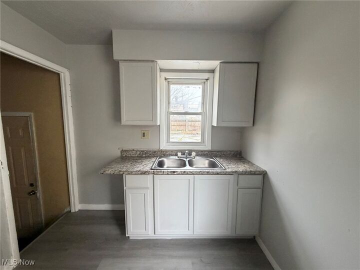 Property Photo: 4180 E 148th Street OH 44128