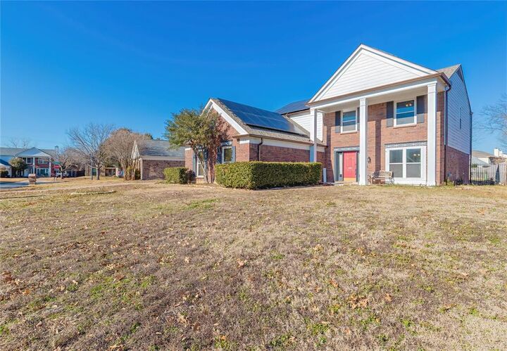 Property Photo: 716 Bridget Way TX 76054