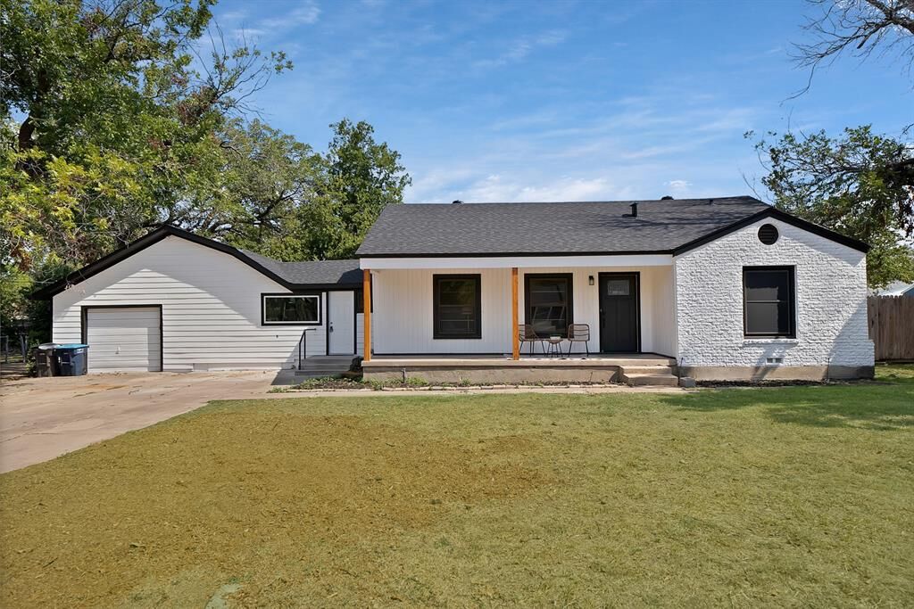 Property Photo:  4009 Boyd Avenue  TX 76109 