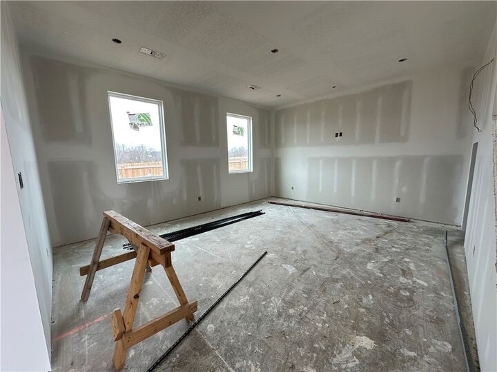 Property Photo:  2402 S 27th Street  AR 72758 