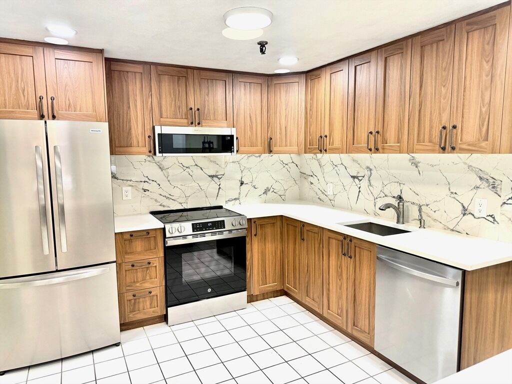 Property Photo:  15 Spencer Rd 12E  MA 01719 