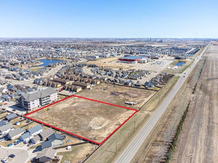 Property Photo: 1308 53 Avenue AB T9V 2K8