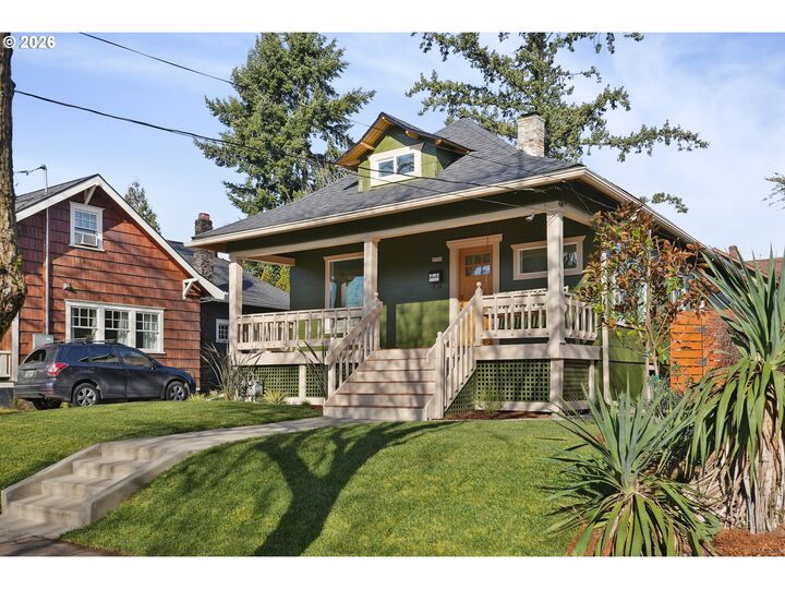 Property Photo: 3755 SE Lincoln St OR 97214