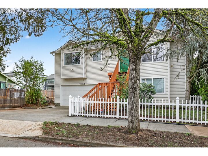 Property Photo:  10328 SE Ramona St  OR 97266 