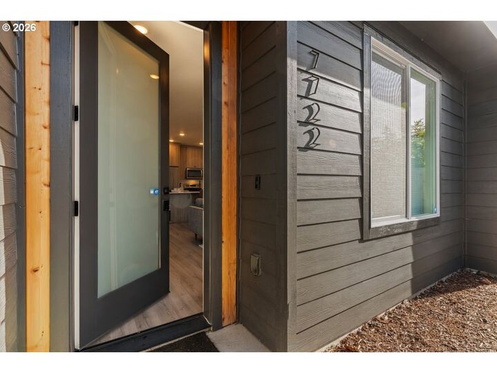 Property Photo:  7722 SE Tolman St 3  OR 97206 