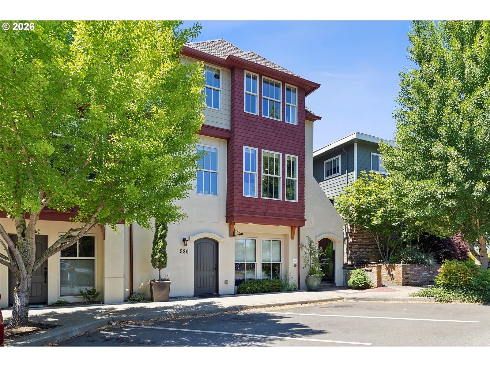 Property Photo:  580 2nd St  OR 97034 