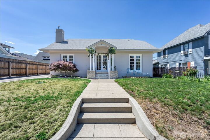 Property Photo:  146 S Delaware Avenue  WA 98801 