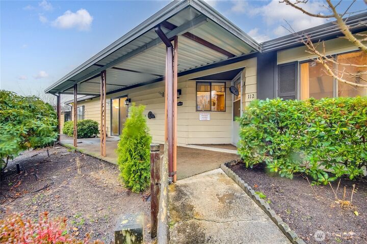 Property Photo:  201  Union Avenue SE #112  WA 98059 