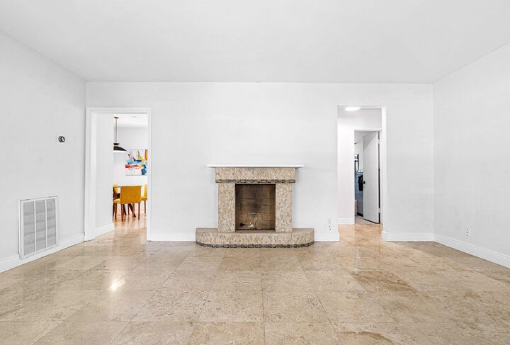 Property Photo: 1430 NE 16th Avenue FL 33304