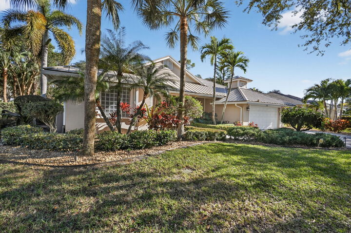 Property Photo:  7702 SE Mammoth Drive  FL 33455 