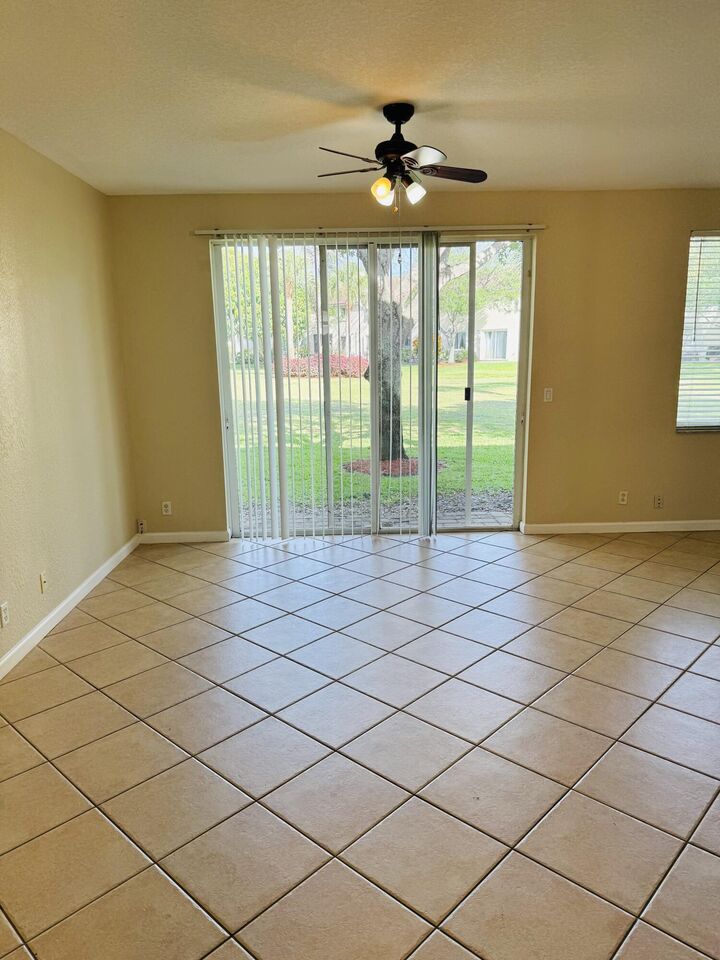 Property Photo:  3033 N Evergreen Circle  FL 33426 