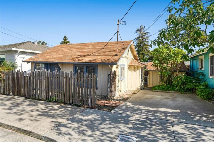 Property Photo:  208 Mountain View Avenue  CA 95062 