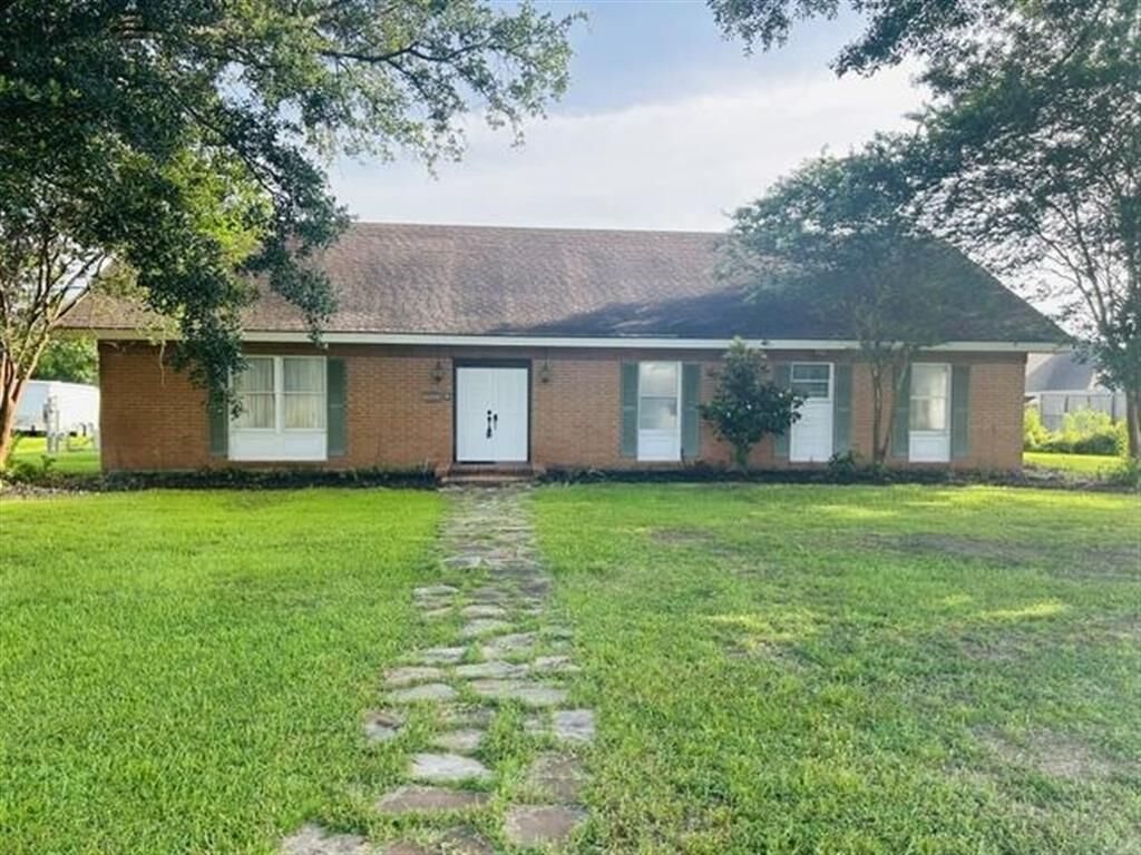 Property Photo: 2622 Park Drive LA 70605