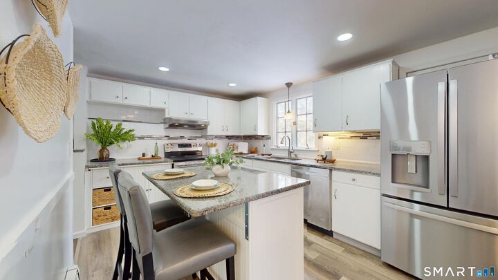 Property Photo:  5 Williamsburg Road  CT 06447 