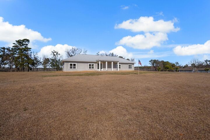 Property Photo: 925 Hiawatha Farms Road FL 32344