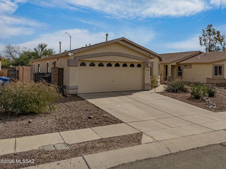 Property Photo:  7677 S Meadow Spring Way  AZ 85747 