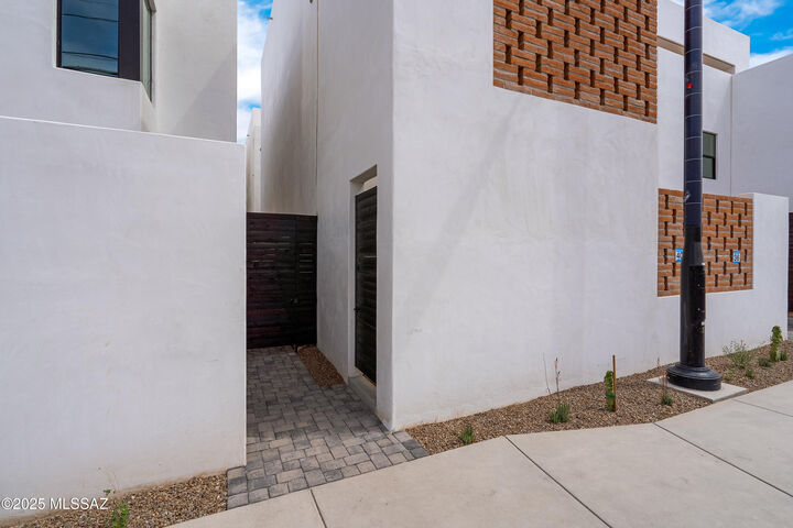 Property Photo:  32 W 18th Street  AZ 85701 