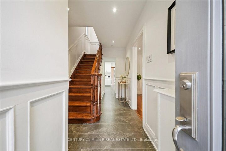 Property Photo:  94 Castlewood Road  ON M5N 2L4 