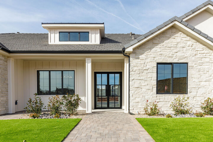 Property Photo: 367 E Sidbury Rd UT 84780