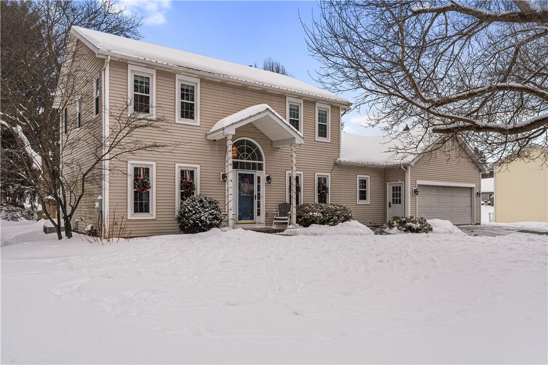 Property Photo:  6 Valley View Circle  NY 14564 
