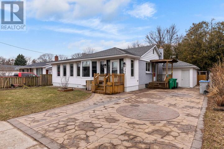 Property Photo:  202 Bennett Street West  ON N7A 1X8 