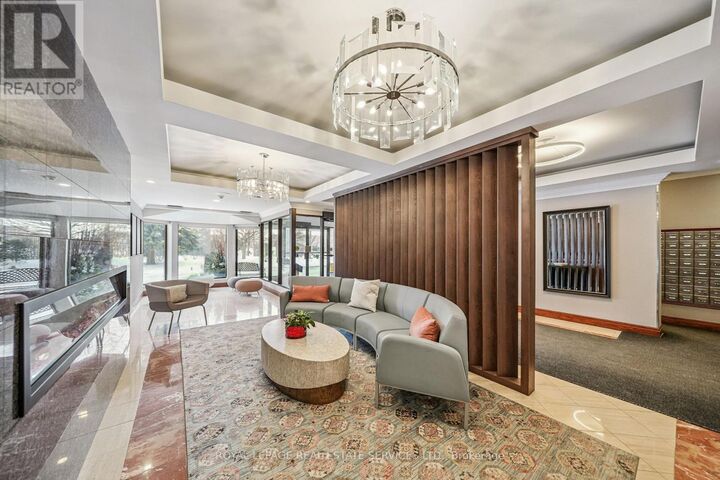 Property Photo:  268 Ridley Boulevard 1716  ON M5M 4N3 