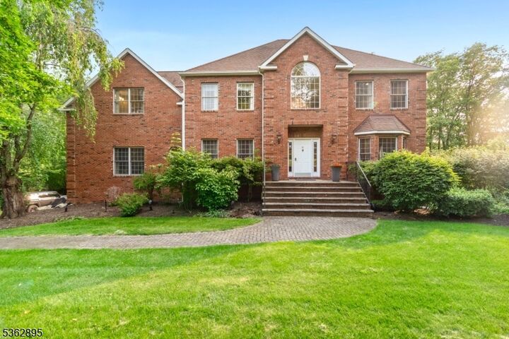 Property Photo:  20 Crestview Ln  NJ 07871 