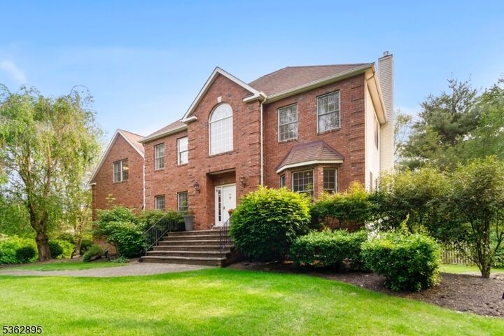 Property Photo:  20 Crestview Ln  NJ 07871 