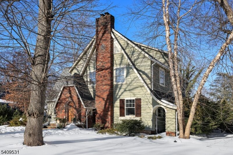 Property Photo: 28 Hampton Rd NJ 07016