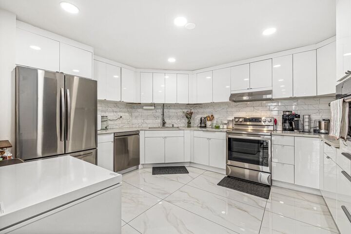 Property Photo:  427 Harmon Cove Tower 427  NJ 07094 