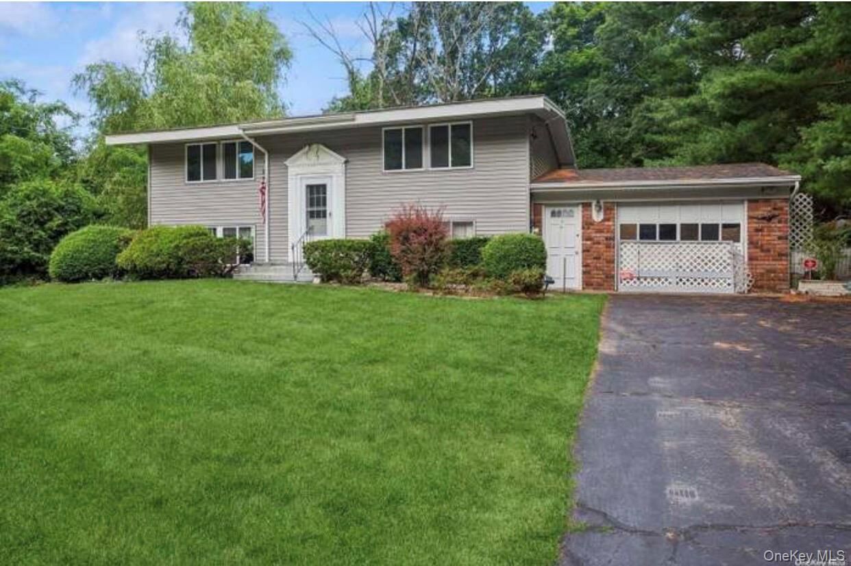 Property Photo:  12 Deer Lane  NY 11733 