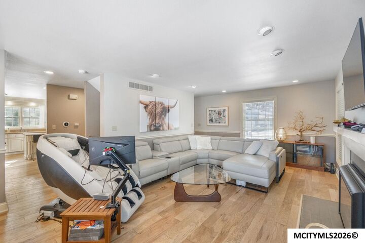 Property Photo:  500 18th St W  IA 50428 