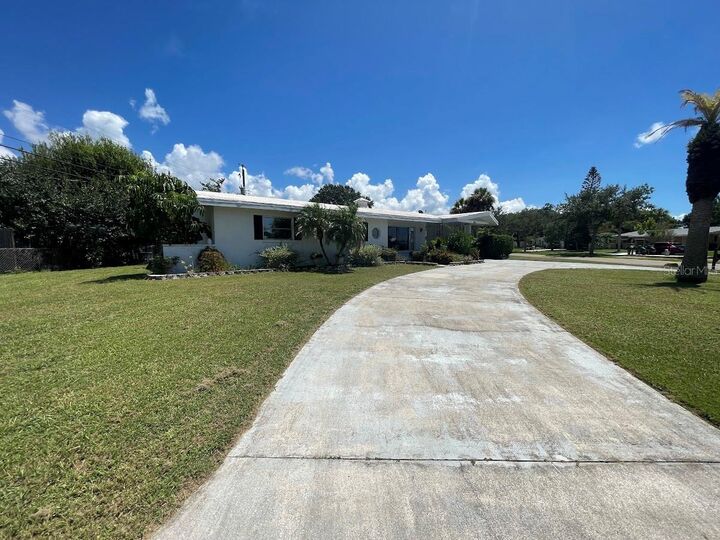 Property Photo:  609 Shamrock Boulevard  FL 34293 