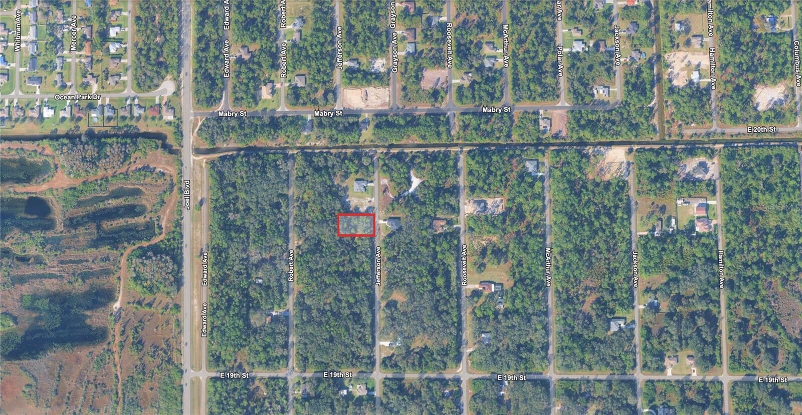 Property Photo:  1915 Jefferson Avenue  FL 33972 
