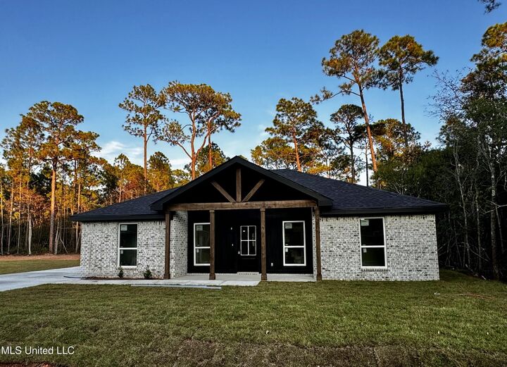 Property Photo:  1829 Victoria Drive  MS 39553 