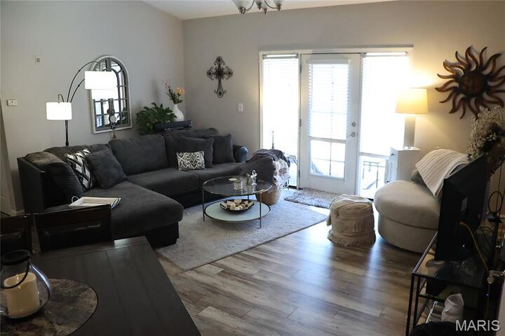 Property Photo:  885 Forest Avenue 303  MO 63088 