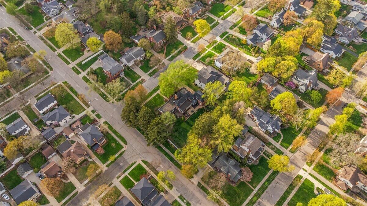 Property Photo:  950 San Jose Drive SE  MI 49506 