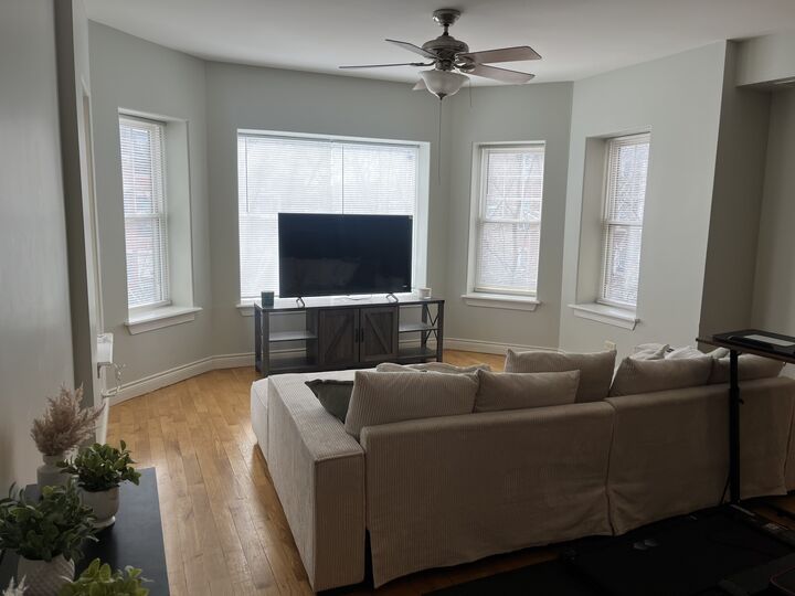 Property Photo:  1468 E 69th Street 2  IL 60637 