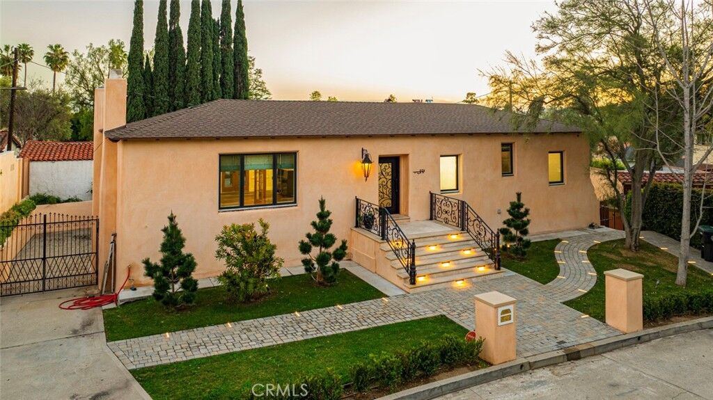 Property Photo:  954 Rosemount  CA 91207 